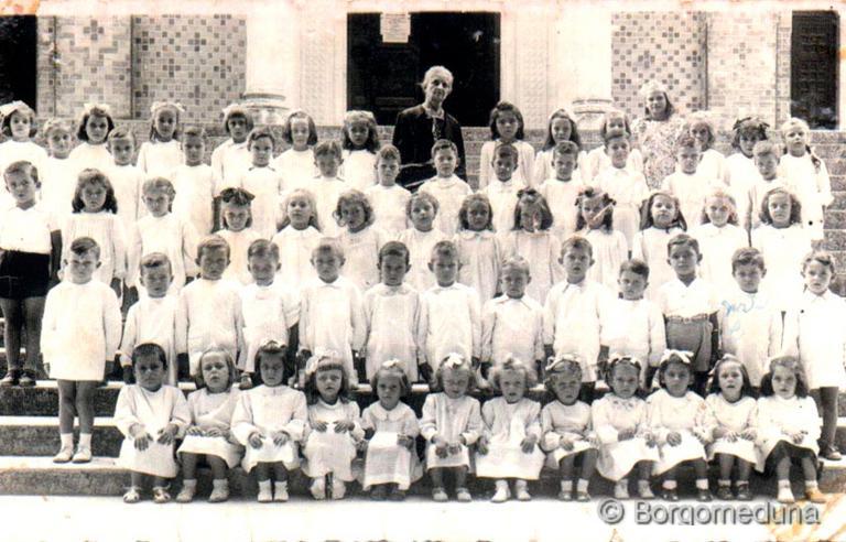 Bambini dell’Asilo in pellegrinaggio al Santuario delle Grazie (a.s. 1945/1946)
